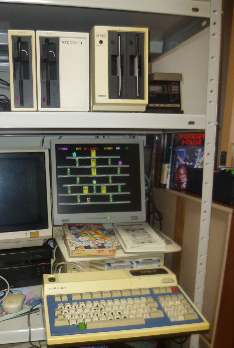 kyokonodan2525's tweet photo. パソピア7用で購入したドアドアを動かしてみました。
日頃ドアドアはPC-6001版かFC版を遊んでますが、グラフィックのあるゲームが動いているのに感無量。
ただ音が寂しい。P6版だとロードからCGでたりBGMあったりするのに。PSG6音使えるんで他機種のついで移植なんでしょうね。
#ドアドア #パソピア7 https://t.co/Z42gjZ3guH