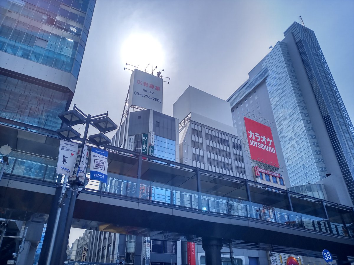 Fuyu_Nao's tweet photo. MIYASHITA PARK側から、井の頭通りに抜けるトンネルと、JR西口前の通り(ここは先日通りかかってすぐ分かったところ)
#MidDayMoon #NametheNight https://t.co/i1qTjEt5QX