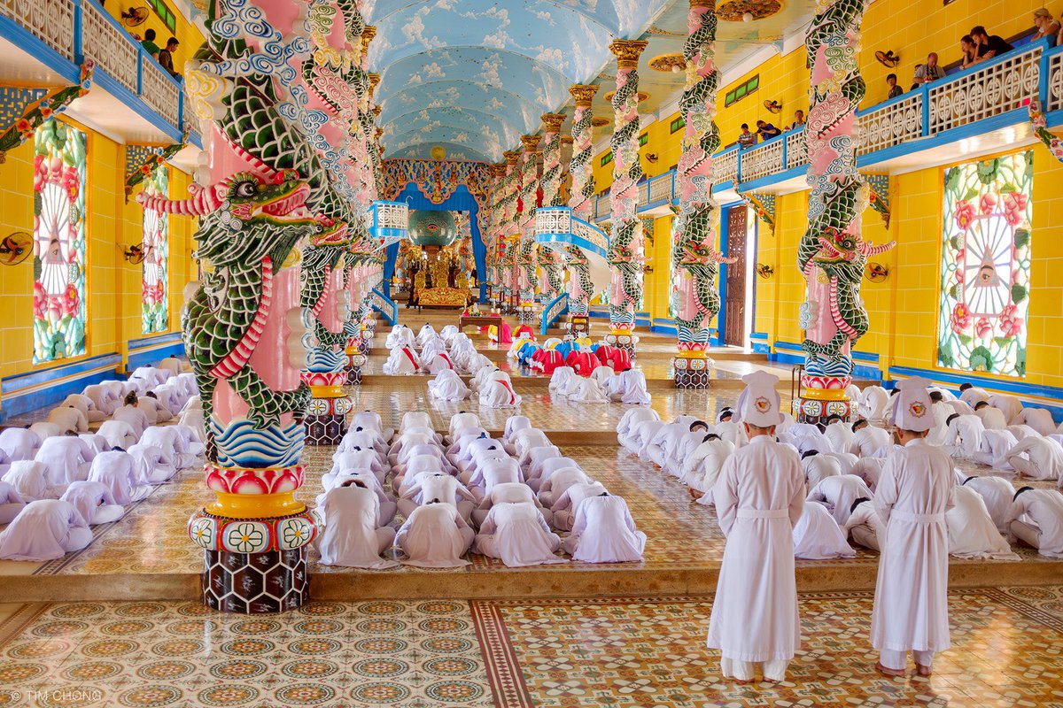 z_sq's tweet photo. A video slideshow of faithfuls arriving for a noon prayers at the Cao Đài temple in Tây Ninh Holy See, Vietnam  October 6, 2013. Photos by Tim Chong

https://t.co/MWpFpa0e0t https://t.co/pd0k280sfq