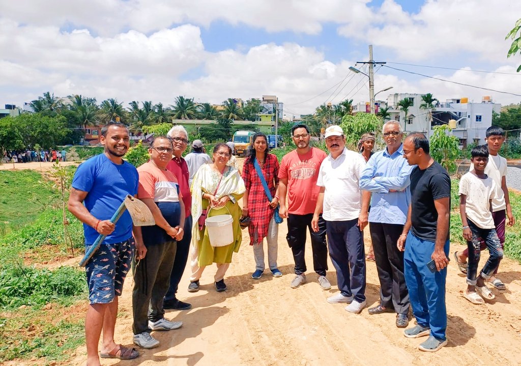 ShikaripalyaL's tweet photo. Thank you @Tej_AnanthKumar @adamya_chetana &amp; Hulimangala Residents Welfare Association Volunteers for organizing Plantation Drive in Shikaripalya Lake

@AMalligavad @aranya_kfd we need Forest guard to save the plants 🙏🏼

@CommrPR @osd_cmkarnataka @karnatakakspcb @Namma_ECity https://t.co/a9LBhFKGV2
