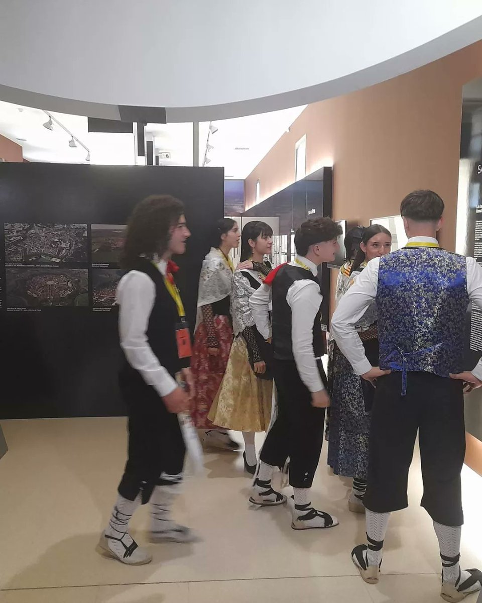 Dissabte al matí el MAU acollia les proves del pubillatge comarcal,moments d'exàmens, d'espera i de visita cultural a la mostra permanent del museu