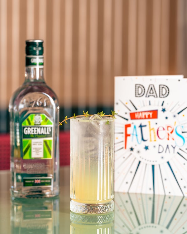 Cheers to the coolest dads around! 🍸Limoncello Gin Fizz 🌟✨

Recipe 👇
-45ml Greenalls Gin
-15ml limoncello
-15ml freshly squeezed lime juice
-Dash of simple syrup, to taste
-2 fresh mint or thyme sprigs, to garnish
-Sparkling water, to top up

#FathersDay #GinFizz