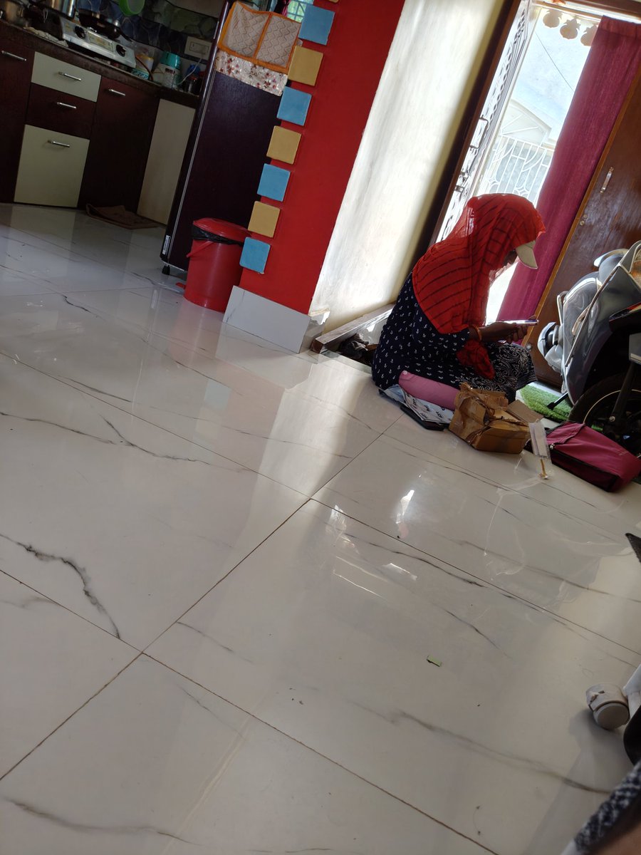 JagyTiwari's tweet photo. What is the issue to rurn if I have received damaged and wrong product? 1  Lady has visited to pick up but after conversation in her ekart office she denied to pick up because amount is high and they will send application first then only she can pick up. https://t.co/EPS6yTviw7