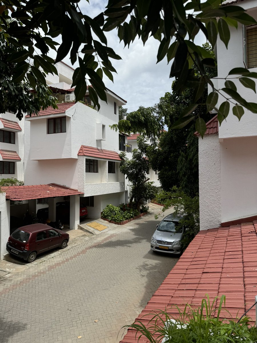 VandiniJ's tweet photo. Hello!
I am looking for a flatmate for a 2BHK semi-furnished flat in a gated society. The society has access to private lake 
Move in : July onwards
📍Trinity acres and woods
💰₹ 12,730 rent plus 2k monthly maintenance (per person)

@BangaloreRoomi https://t.co/lvG6IHXva5