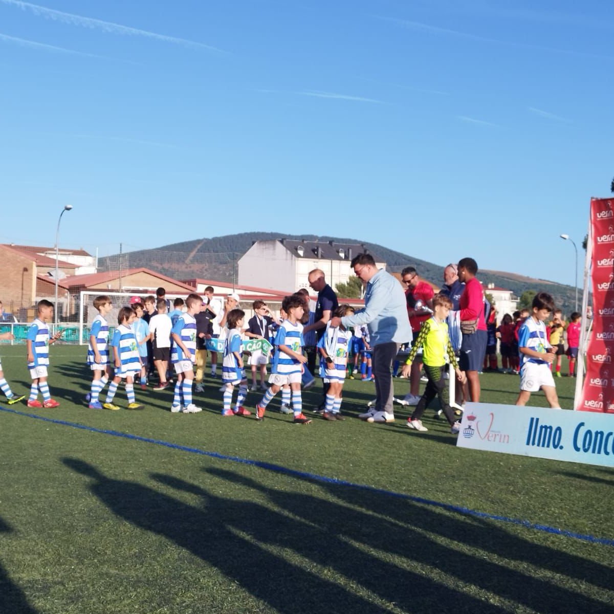 EDCCelanova's tweet photo. O PreBenxamín volve a casa sendo Subcampeón do Torneo Internacional de Verín, sendo derrotado na tanda de penaltis fronte Benfica💙🤍 https://t.co/sNdQkXFTzE