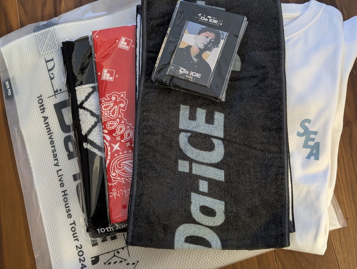 luvYu8118's tweet photo. 今朝「Da-iCE 10th Anniversary Live House Tour 2024」グッズと「Da-iCE × WIND AND SEA」コラボアイテムが届いて歓喜しました🤩
10周年お祝いしたいし、欲しいものばかりだから買ってるけど、お財布が心配🤣
まだ6月…まだまだ欲しいもの出てきそう…

#Da_iCE #Da_iCE10th #MUSi_aM #windandsea https://t.co/dgMCK7BQkx