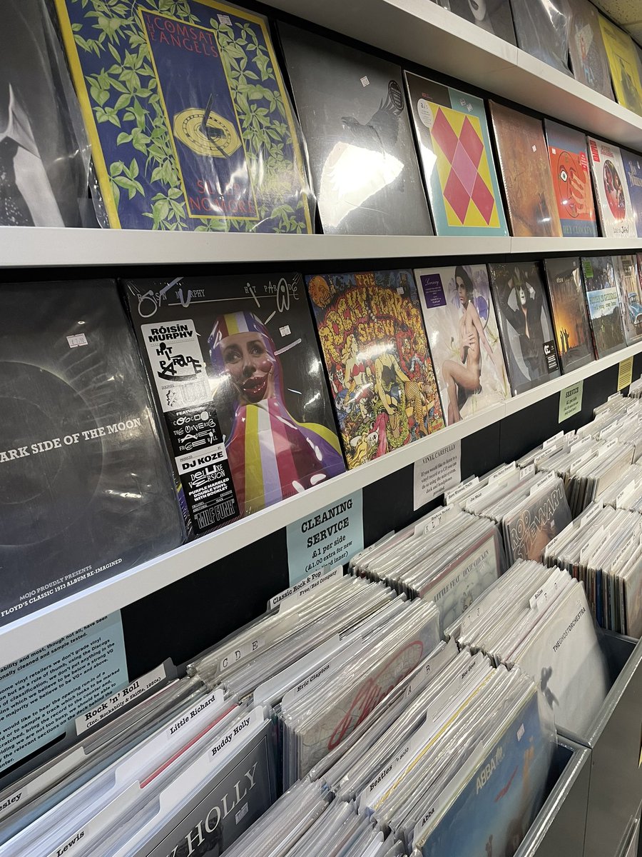 KIbooksandmusic's tweet photo. Looking for an easy #fathersday treat? Bring him down to #kelhamisland for a dander, a bite to eat and drink, a visit to #kelhamislandindustrialmuseum and, obviously, a visit to KIBAM, Sheffield’s #ilovebooks #ilovemusic #booksandvinyl #supportindependentshops https://t.co/XNvXTS4cLL