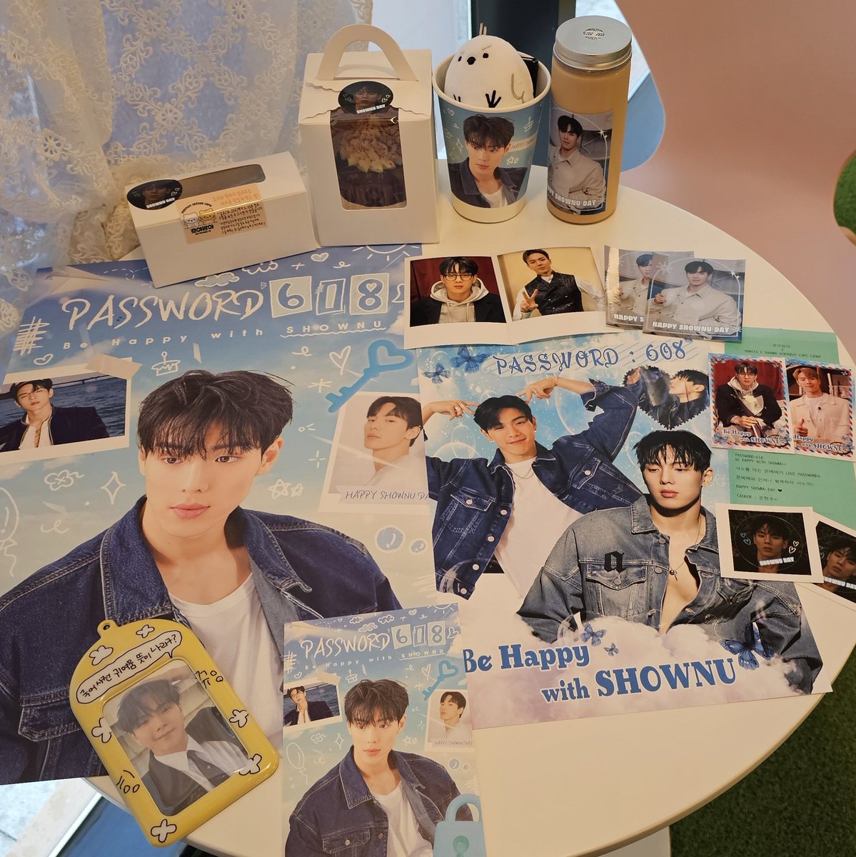 nvrmnd126's tweet photo. 셔누 생일카페 호야팡야 미리 다녀왔습니다🥳🎂🎉 셔누를 향한 청춘과 사랑 가득한 곳🥹❤️🩵 냅다 비밀번호 618만 연타하는 여성 됨🤣 열려라 손현우🔓 이쁜 카페 열어주셔서 감사합니다🙇‍♀️❤️
@MonstaX_mission
#셔누의_행복을_여는_Password_618 https://t.co/j6Kano8Oe8