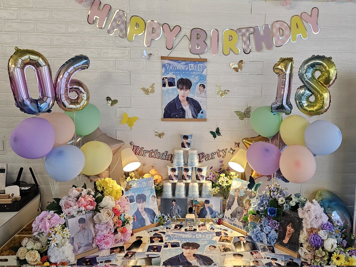 nvrmnd126's tweet photo. 셔누 생일카페 호야팡야 미리 다녀왔습니다🥳🎂🎉 셔누를 향한 청춘과 사랑 가득한 곳🥹❤️🩵 냅다 비밀번호 618만 연타하는 여성 됨🤣 열려라 손현우🔓 이쁜 카페 열어주셔서 감사합니다🙇‍♀️❤️
@MonstaX_mission
#셔누의_행복을_여는_Password_618 https://t.co/j6Kano8Oe8