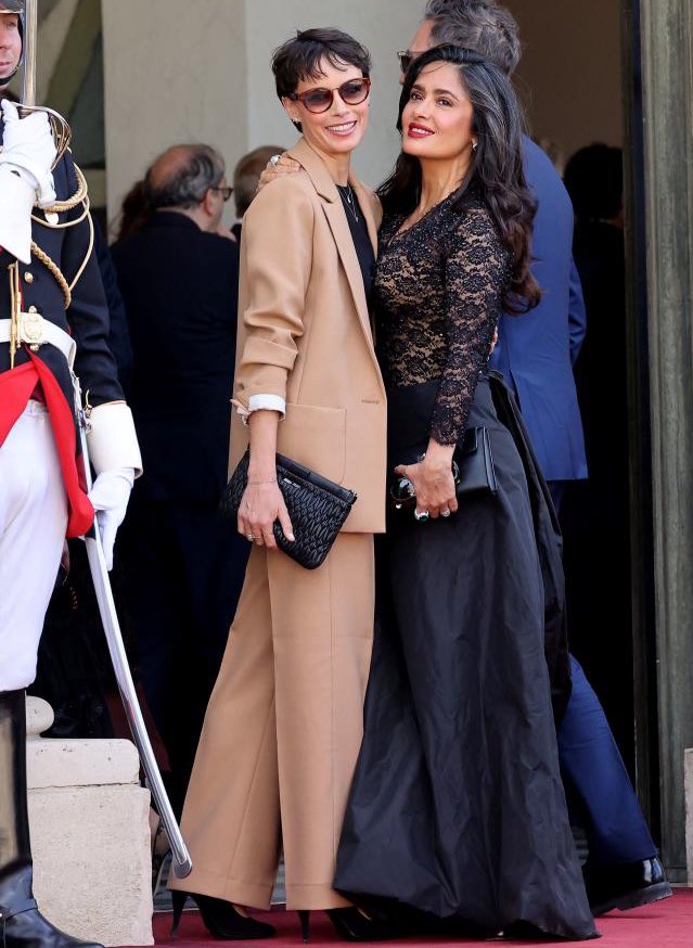 destinationcine's tweet image. Il y a 1 semaine, Bérénice Béjo était invitée à l’Elysée par Emmanuel Macron pour un dîner d’Etat

Et Dany Boon, résident belge, «a créé une société dans un paradis fiscal pour s’acheter un voilier de 21m : 3,5M€ et ainsi éviter de payer la TVA en France : 700 000€» #Canard