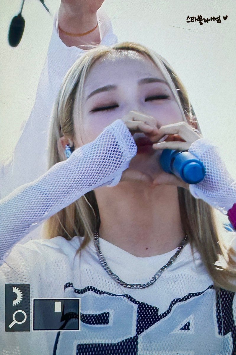 19921222com's tweet photo. 240616 메가필드페스티벌 pre

🥵🥵❤️

#문별 #MOONBYUL https://t.co/tYEsjJb0p3