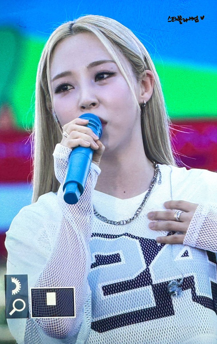 19921222com's tweet photo. 240616 메가필드페스티벌 pre

🥵🥵❤️

#문별 #MOONBYUL https://t.co/tYEsjJb0p3