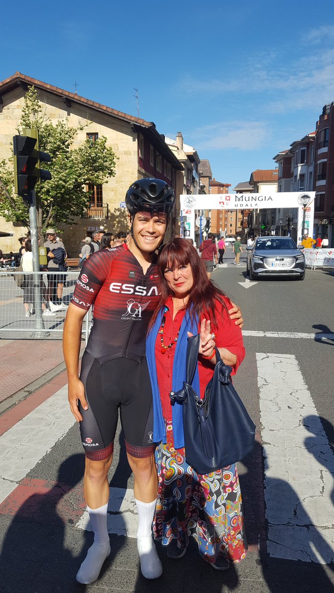Con  <a href="/maikel_castella/">mikelcastella</a>  <a href="/equipoEssax/">Equipo Essax</a> previa salida XII Mungia Sari Nagusia - Agustín Sagasti Memoriala #MemorialSagasti #Mungia