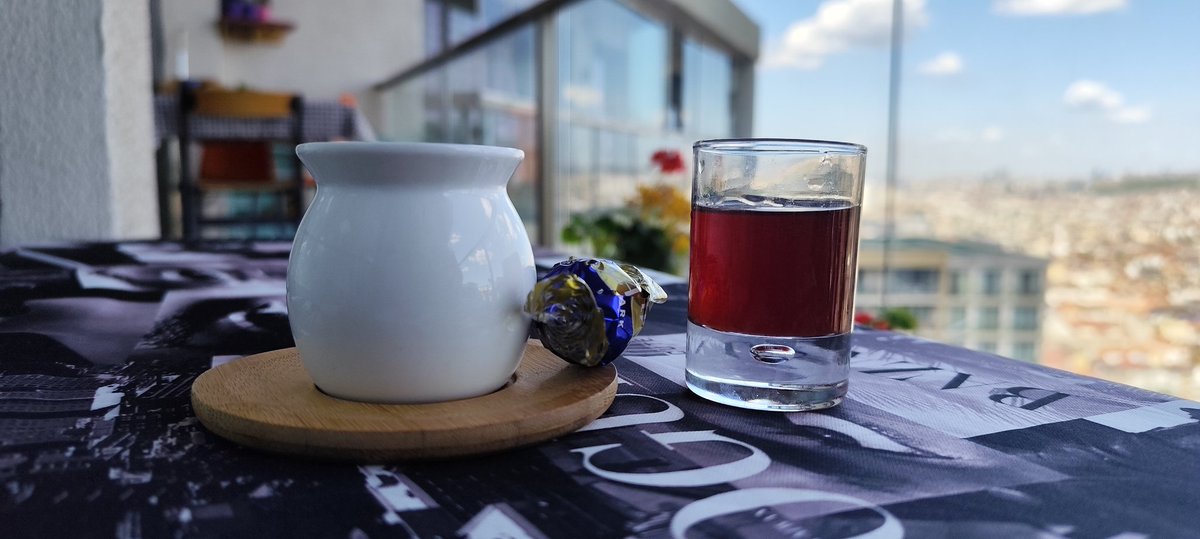 ErKaNSvM's tweet image. Bayram kahvesiz, 
kahve likörsüz  olmaz... 
#iyibayramlar