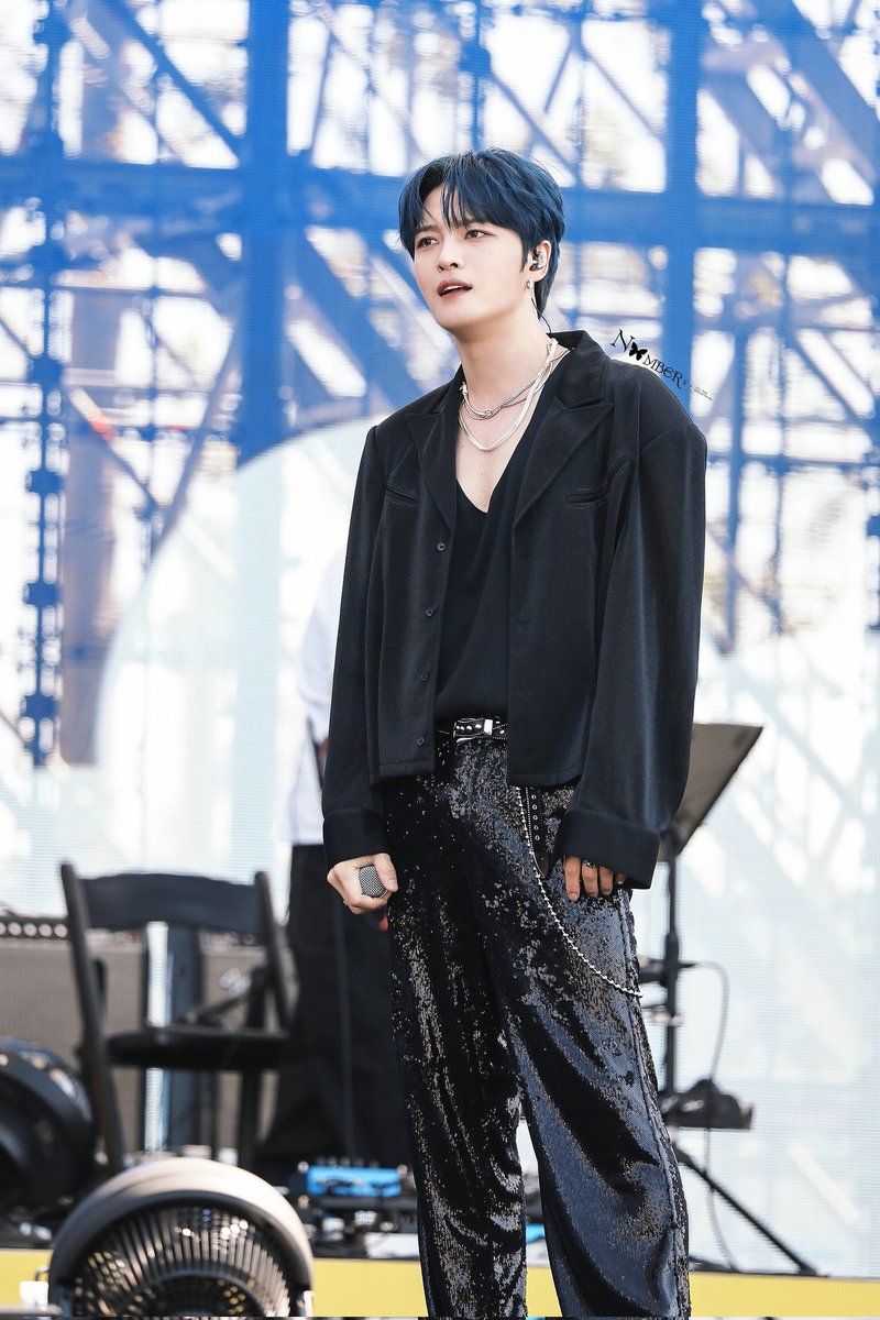 240616 WEVERSE CON FESTIVAL

𝑶𝒖𝒓 𝒉𝒆𝒂𝒓𝒕 𝒃𝒖𝒓𝒏 𝒄𝒓𝒂𝒛𝒊𝒍𝒚 𝒍𝒊𝒌𝒆 𝒕𝒉𝒆 𝒉𝒐𝒕 𝒔𝒖𝒏 ①

<a href="/bornfreeonekiss/">kimjaejoong</a> ✨

#김재중 #재중 #KIMJAEJOONG #金在中 #ジェジュン #J_JUN #플라워가든 #FLOWER_GARDEN #WeverseConFestival