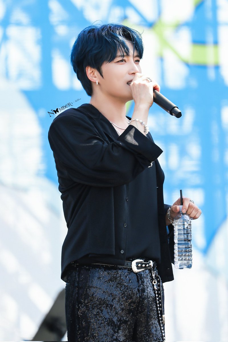 NUMBER_KJJ's tweet photo. 240616 WEVERSE CON FESTIVAL

𝑶𝒖𝒓 𝒉𝒆𝒂𝒓𝒕 𝒃𝒖𝒓𝒏 𝒄𝒓𝒂𝒛𝒊𝒍𝒚 𝒍𝒊𝒌𝒆 𝒕𝒉𝒆 𝒉𝒐𝒕 𝒔𝒖𝒏 ①

@bornfreeonekiss ✨

#김재중 #재중 #KIMJAEJOONG #金在中 #ジェジュン #J_JUN #플라워가든 #FLOWER_GARDEN #WeverseConFestival https://t.co/rmGincEnD9