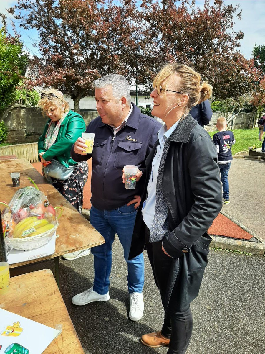gladys grelaud (@gladysgrelaud) on Twitter photo Hier après-midi au Relecq-Kerhuon à la kermesse du groupe scolaire Achille Grandeau avec <a href="/PERONLaurent/">Laurent PERON</a>
#nouveaufrontpopulaire propose de reconstruire le service public de l’éducation, crucial pour tout.e.s Hier après-midi au Relecq-Kerhuon à la kermesse du groupe scolaire Achille Grandeau avec <a href="/PERONLaurent/">Laurent PERON</a>
#nouveaufrontpopulaire propose de reconstruire le service public de l’éducation, crucial pour tout.e.s