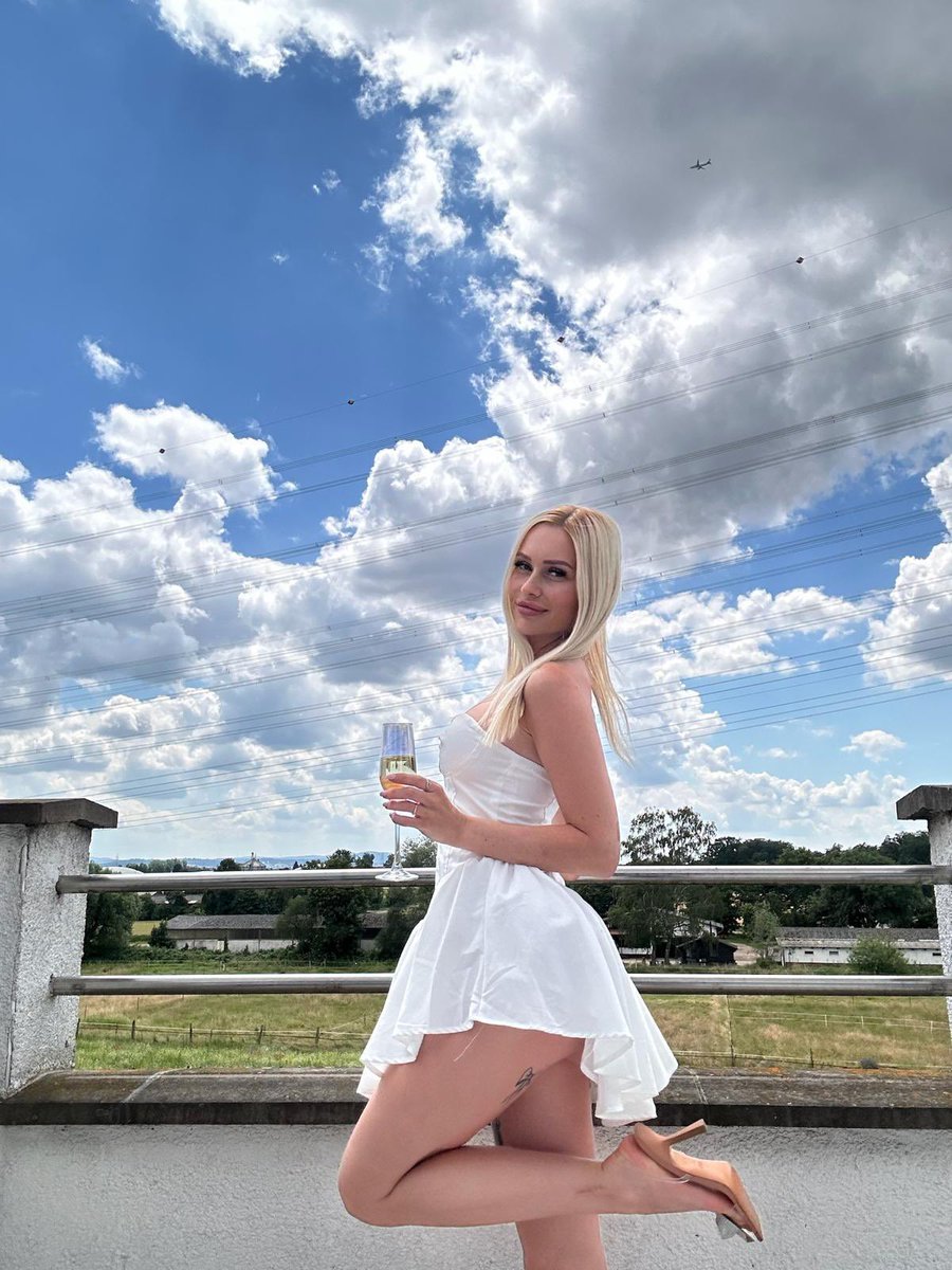 missrose_findom's tweet photo. Guten Morgen Findom,

mein Alpha und ich haben entschieden einen X-Account aufzumachen um euch Loser auch online auszunehmen. 💁🏼‍♀️💸

Wer uns kennt weiß wie echt wir sind. Ein Fakecheck und nähre Infos folgen trotzdem. 

Bis dahin dürft ihr mich natürlich trotzdem verwöhnen. ☺️ https://t.co/HEAyPlrHwh