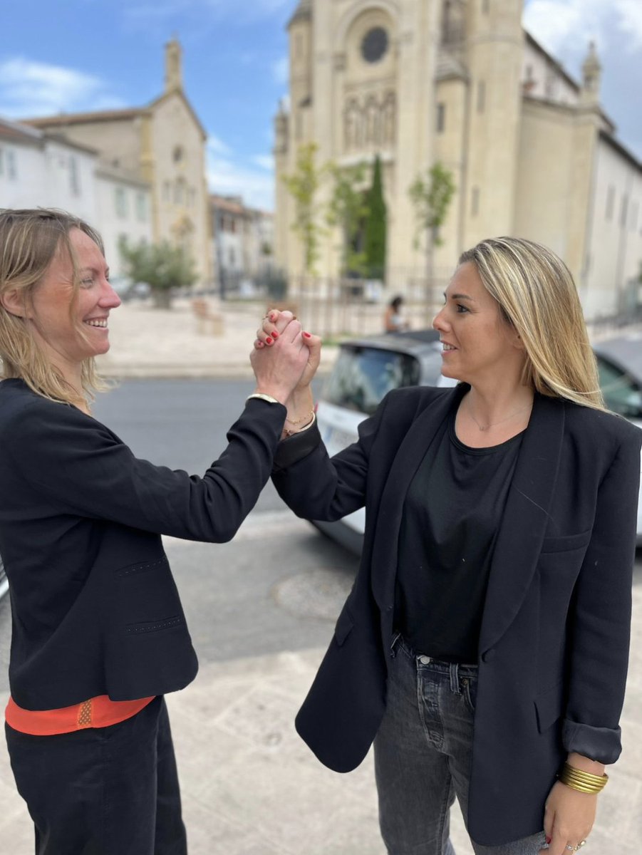 SbastienLebret8's tweet photo. #Marseille Sud-Est je vote #PascalineLecorche de #PlacePublique et #PaulineRossel de #MadMars contre le
#RHaine de mèche avec #Renaissance #Macron
CQFD : Pascaul Praud #CNews 1er journaliste informé de la dissolution par l'Elysée :
"Fin d’après-midi, dimanche 9 juin. Pascal Praud, qui le matin même « pariait » dans le JDD qu’il ne se passerait rien après la victoire du Rassemblement national (RN) aux élections européennes, apprend qu’Emmanuel Macron annoncera, dans la soirée, la dissolution de l’Assemblée nationale. Il a eu droit à une courte conversation avec le conseiller élyséen Bruno Roger-Petit, à peine sibyllin, puis avec l’ancien sarkozyste Pierre Charon. Et c’est ainsi que, vers 18 heures, avant même le premier ministre, Gabriel Attal, et la quasi-totalité des membres du gouvernement, le présentateur vedette de la chaîne d’opinion réactionnaire CNews devine que « la dissolution est actée ». « Je ne l’ai pas dit, je ne l’ai pas tweeté », se vante-t-il le lendemain à l’antenne."
#ArianeChemin #IvaneTrippenbach pour #LeMonde