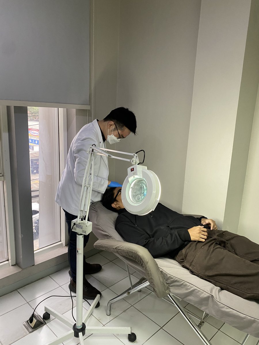 andihiyat's tweet photo. GUA MAU CERITA PENGALAMAN PERTAMA KE CLINIC BUAT KONSUL DAN TREATMENT RAMBUT

Tau ngga knp gua potong rambut pendek? Karna rambut gua rontok bgt dan gua takut kebotakan dini 😭

Hampir putus asa udah coba banyak produk tapi masih rontok juga, akhirnya gua beraniin diri ke clinic https://t.co/wUfsEBi6h8