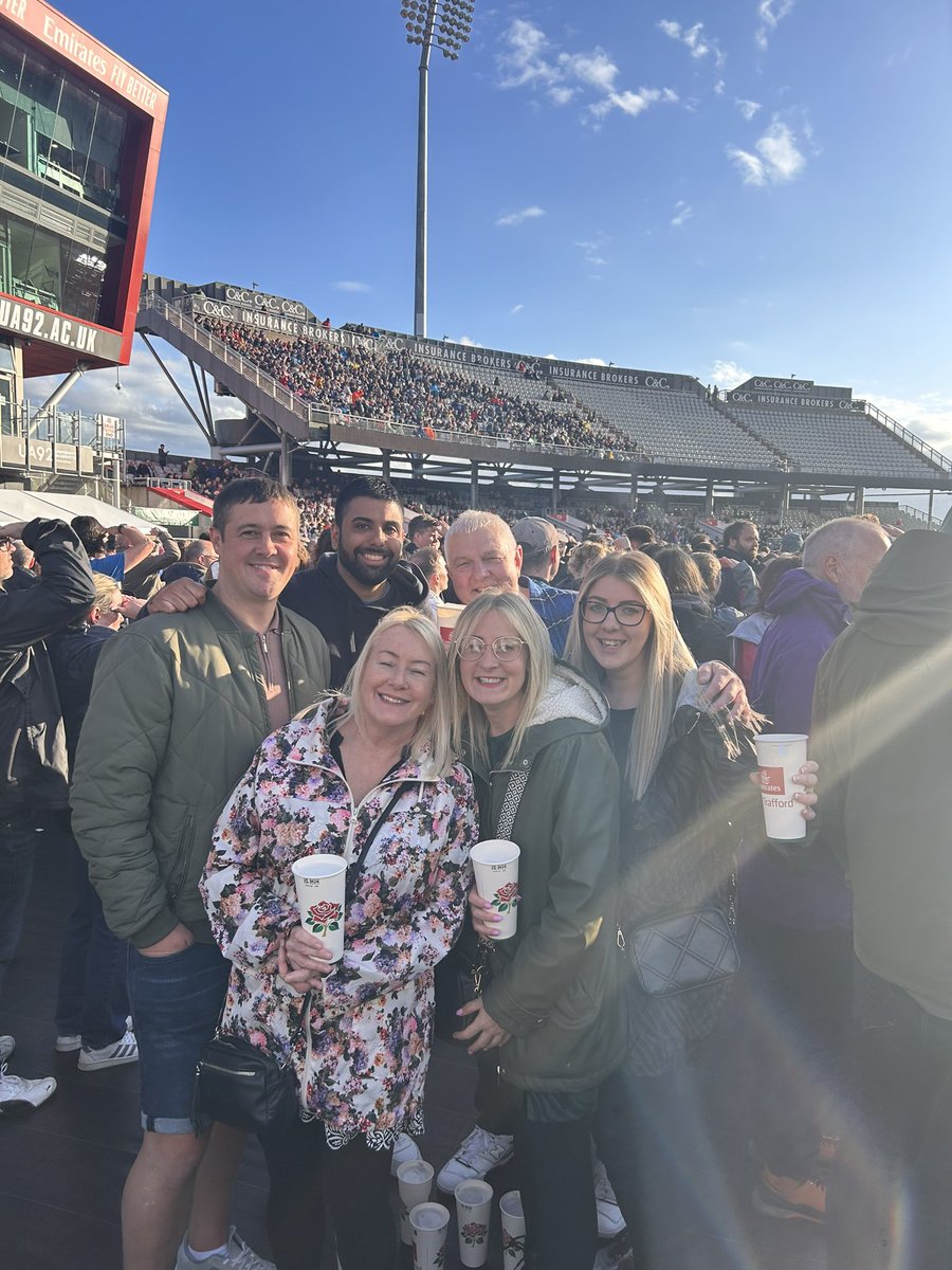 Foo Fighters last night 🎸Girls Aloud tonight 😂💃👯‍♀️ Happy Father’s Day to my buddy! <a href="/RobDJofficial/">Rob DJ</a> 💙