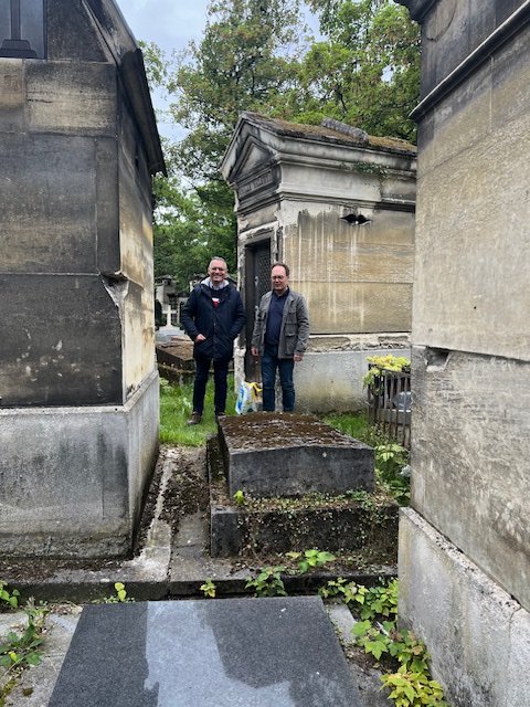 infoscathos's tweet photo. Ravi d'avoir participé au nettoyage de la tombe de Nelly Martyl, héroïne de Verdun, avec le Souvenir Francais à l'initiative de @LQueinnec au cimetiére de Montmartre. 🇲🇫 @SF_Siege https://t.co/SOLqQzapsZ
