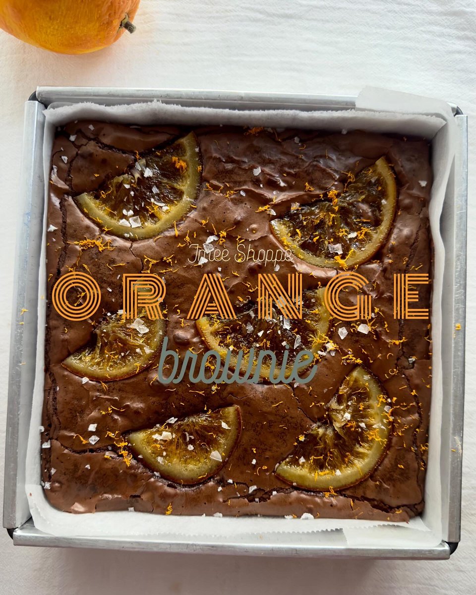nnhorizon11's tweet photo. อัพโหลดสูตรเข้าคลาส no.1
Fudge in traybakes แล้วค่ะ
ใครอยู่ในห้องเรียน ไปทำกันนะ
🍊✨🫶🏼

ละตอนนี้คืออยากกินมากเลย ถาดนี้ยกให้เพื่อนไปทั้งถาด ต้องทำใหม่อีกสิ เพื่อนหลายคนได้กินแล้วบอกว่า ‘สดชื่น’ กินขนมแล้วสดชื่นเนี่ยนะ 😆 โอ๊ยยย อยากกินนนน https://t.co/3ccaxCw6Mj