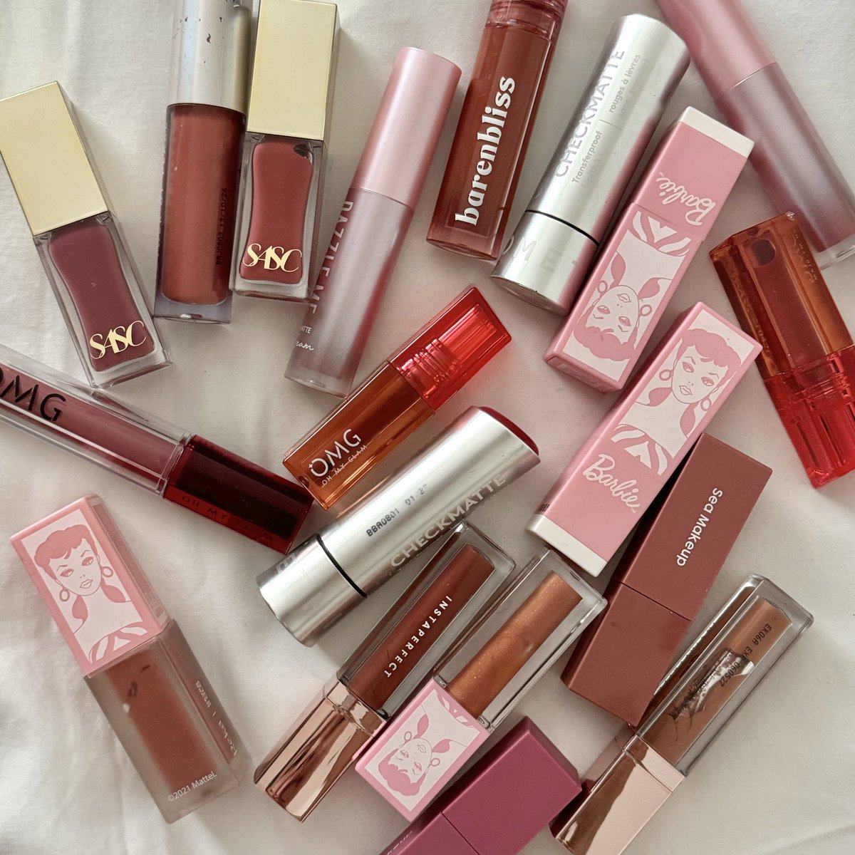 cloudysnowys's tweet photo. ✨SWATCHES &amp; REVIEW✨ lip product yang aku punya, lipmatte &amp; liptint juga ada...🤡🫵🏻

mulai dari yang cool tone or warm tone, bagus dipake ombre atau full lips💋

start from 20ribuan aja (mostly lokal)~ https://t.co/DqkZp1KjXn