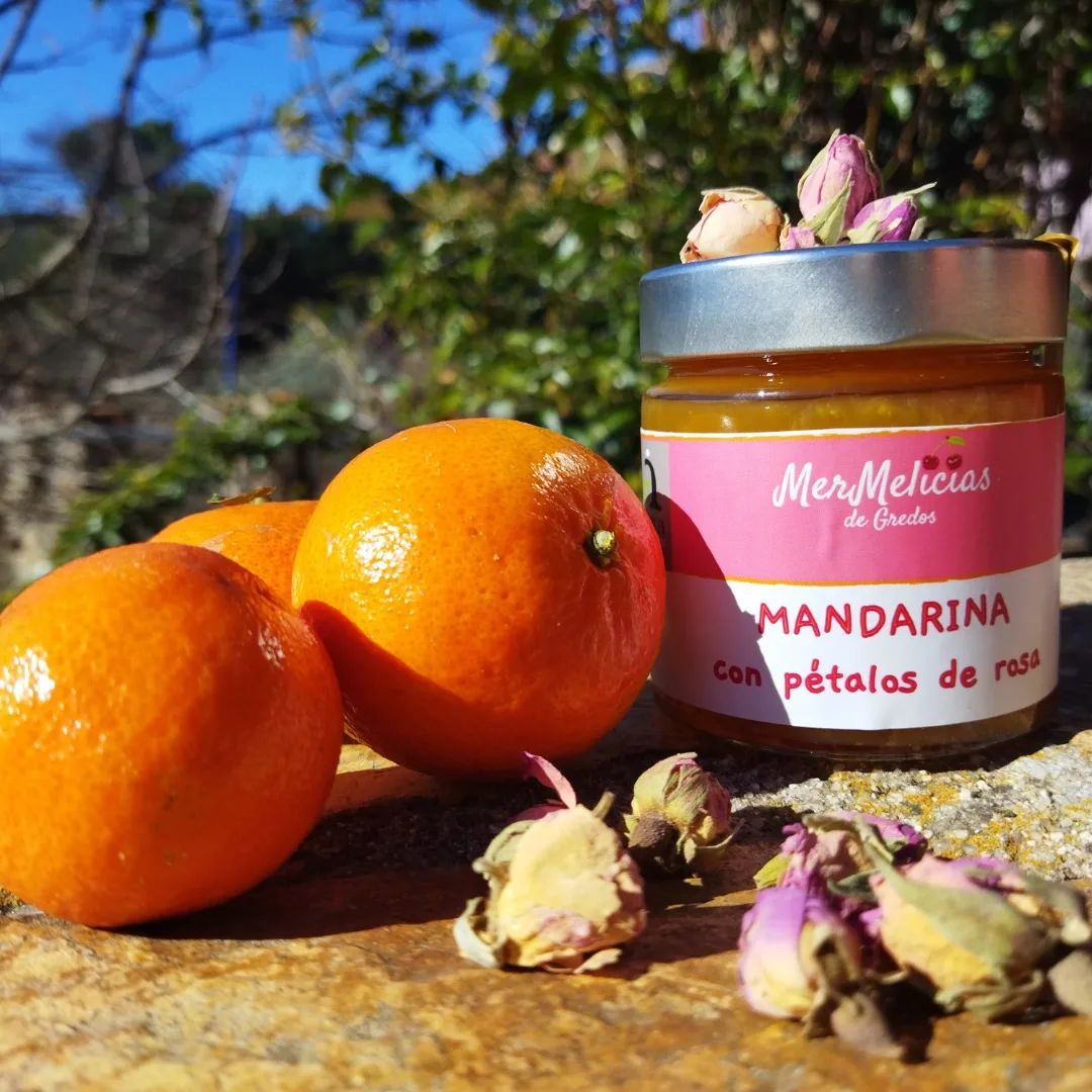 tierradesabor's tweet image. Hoy para desayunar, nueva mermelada de mandarina con pétalos de rosas de #MerMelicias 😋🍞☕

#Desayuno #Tostada #MermeladaMandarina #Artesana #TierradeSabor