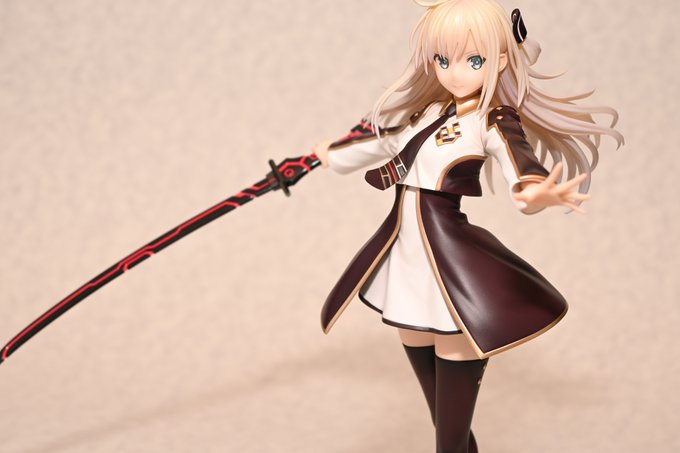 閃刀姫レイちゃんフィギュアが届いたので撮影
めちゃくちゃスラッとしてて美少女かわいい…
布地のふわっとした感じも相まってめちゃ柔らかそうで素晴らしい 