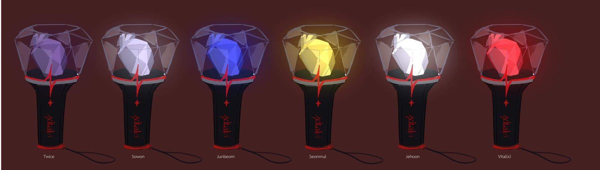 IDL_junbeom's tweet photo. (X / LETTERS)

𝗩𝗶𝘁𝗮𝗹(𝘅) 𝗟𝗶𝗴𝗵𝘁𝘀𝘁𝗶𝗰𝗸

สามารถเปลี่ยนสีได้ สีไล่ระดับไปตามสีประจำตัวเมมเบอร์ สีแดงคือสีของวง 
มีสายคล้องเผื่อจับไม่ถนัด 
มีสติกเกอร์โลโก้วง โปสการ์ดเมมเบอร์เป็นของแถม 

สั่งจองได้ที่เว็บไซต์ออฟฟิเชี่ยล https://t.co/ZxGL2GQX0W