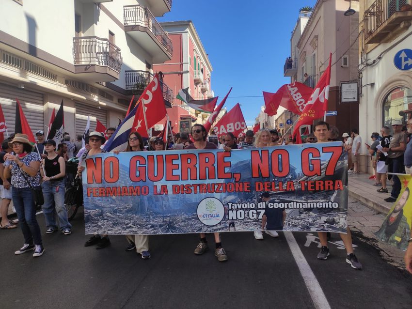 Pressenza_it's tweet image. #Fasano: #Manifestazione contro il #G7 pressenza.com/it/2024/06/fas…