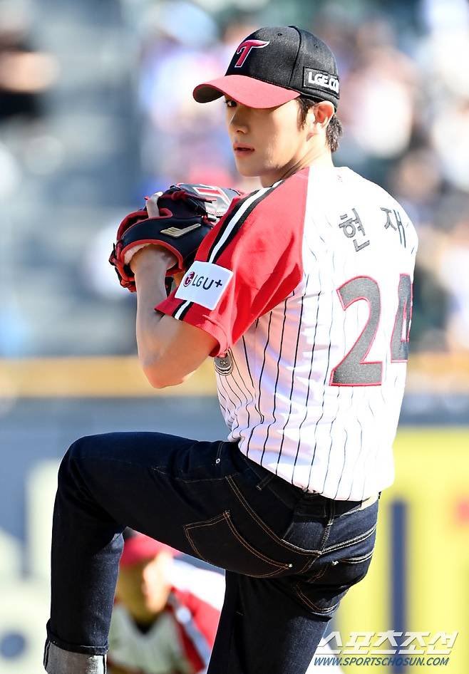 bearlovescat's tweet photo. 스포츠조선 달고 올라오는 사진들이라는게 달콤해서죽고싶음 https://t.co/SPorXEgkbq