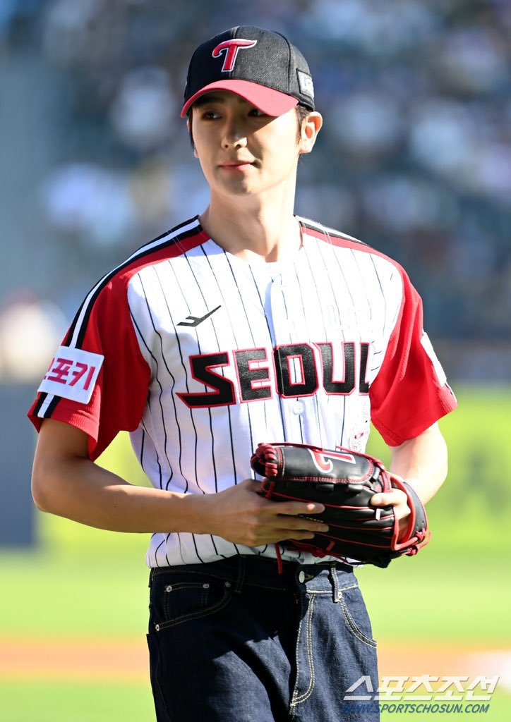bearlovescat's tweet photo. 스포츠조선 달고 올라오는 사진들이라는게 달콤해서죽고싶음 https://t.co/SPorXEgkbq