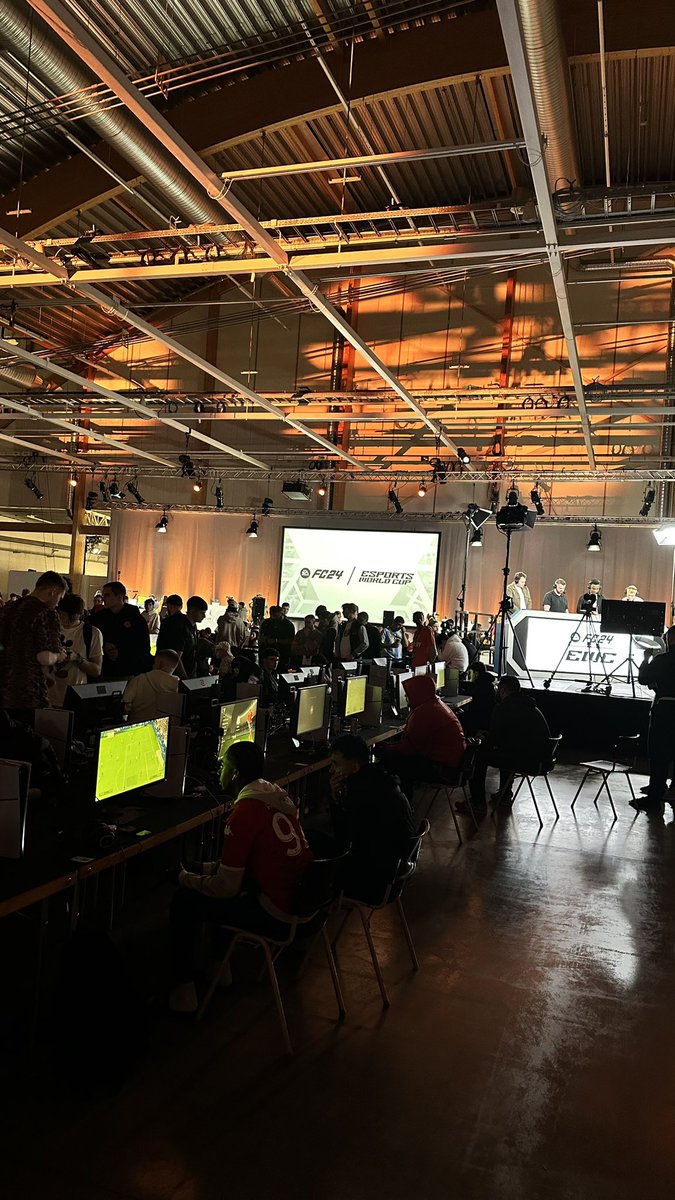 Kończymy DreamHack w Szwecji z bilansem 2-2. Niesamowite doświadczenie zagrać i spotkać się z najlepszymi na świecie 🥰
✅ R1: 4-3 vs jenasidfc 🇮🇳
❌ R2: 2-6 vs AbuMakkah 🇸🇦
✅ R3: 6-4 vs iiTMBS 🇸🇦
❌ R4: 3-6 vs Barreto 🇧🇷

ps. Szwecja to piękny kraj.. 🇸🇪🫶🏻