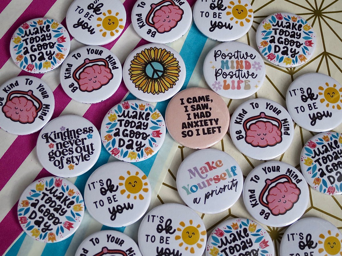koolbadges's tweet image. 🧠 🌸 ☀️  Loving making all your positive badges this week. They're so colourful. We have so many badges to pick from &amp;amp; we ship worldwide buff.ly/3UCerg6  #goodenergy #justbeyou #bekind #youareamazing #badges #buttonbadges #handmade #ihaveanxiety #mentalhealthawareness