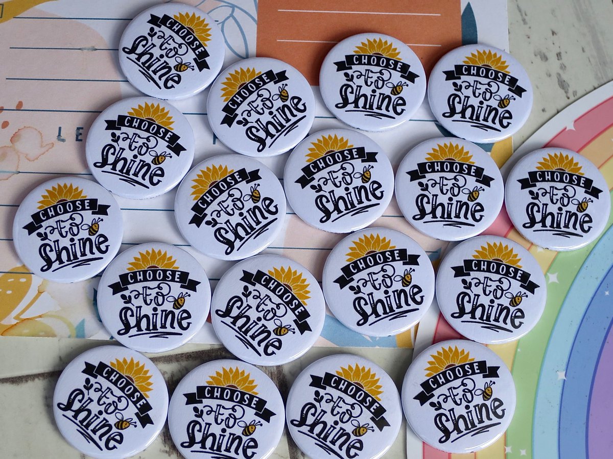 koolbadges's tweet image. 🧠 🌸 ☀️  Loving making all your positive badges this week. They're so colourful. We have so many badges to pick from &amp;amp; we ship worldwide buff.ly/3UCerg6  #goodenergy #justbeyou #bekind #youareamazing #badges #buttonbadges #handmade #ihaveanxiety #mentalhealthawareness