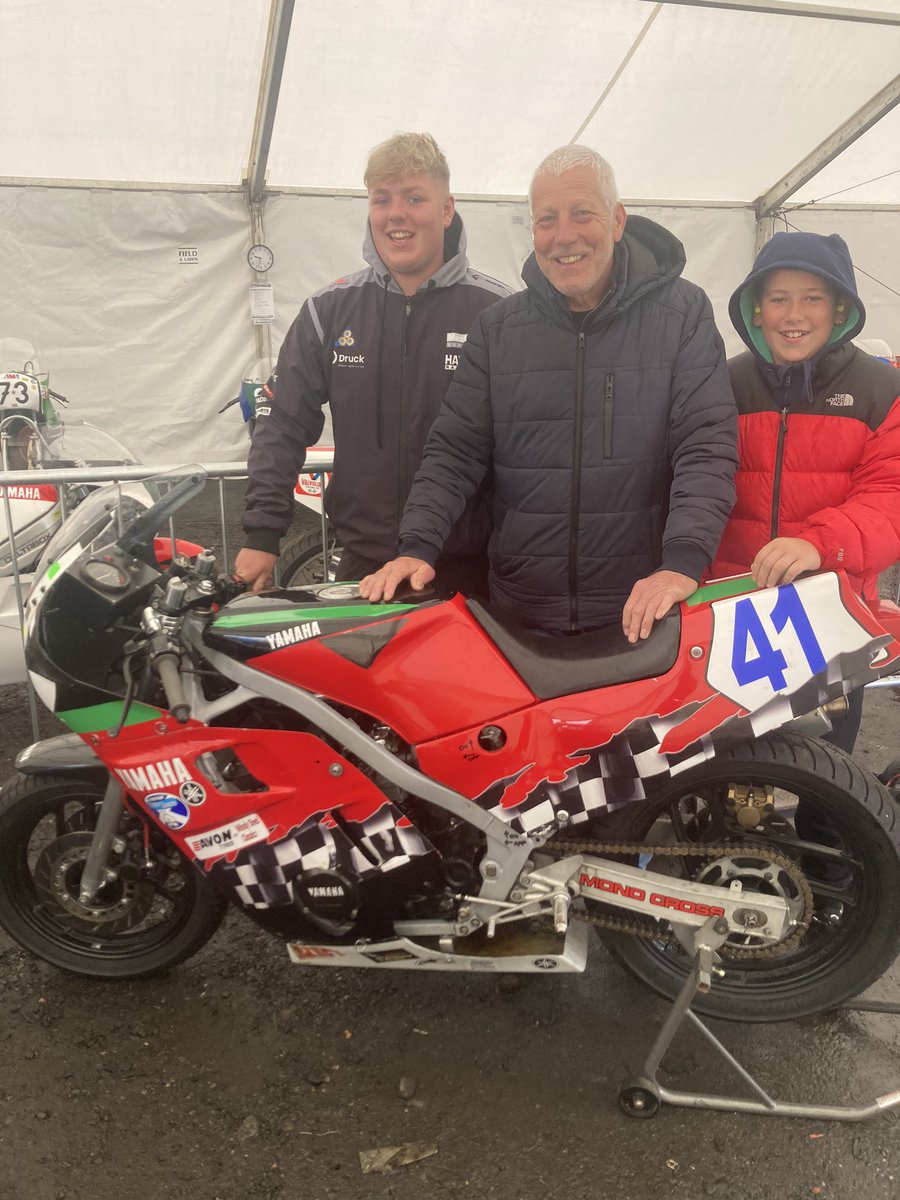 no1bloke's tweet photo. Hey girl, how fantastic. Fancy seeing you here Nancy 😍 #nancy #fz600 #restoration #rebuild great that she’s still going strong and now in the capable hands of my old SS600 sparring partner Howard Selby. #tracklife #motorsport #motorcycle #motorbike #classicbike #yamaha #racing https://t.co/6R4Xy811MX