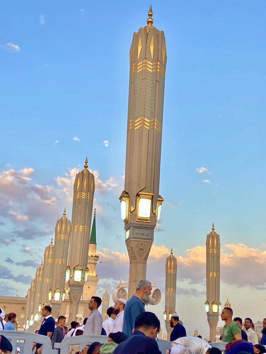 mashou1992's tweet photo. السلام عليكم ورحمة الله 
عيدكم مبارك كل عام وأنتم بألف خير https://t.co/F11NDABCJn