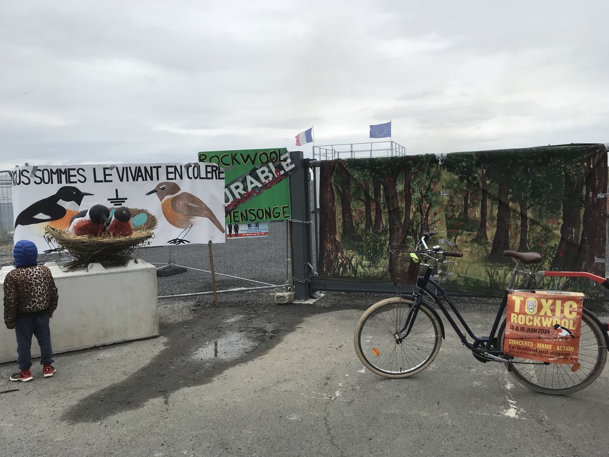 Les luttes continuent malgré les evénements actuels. La commission était là pour dire non à Rockwool!