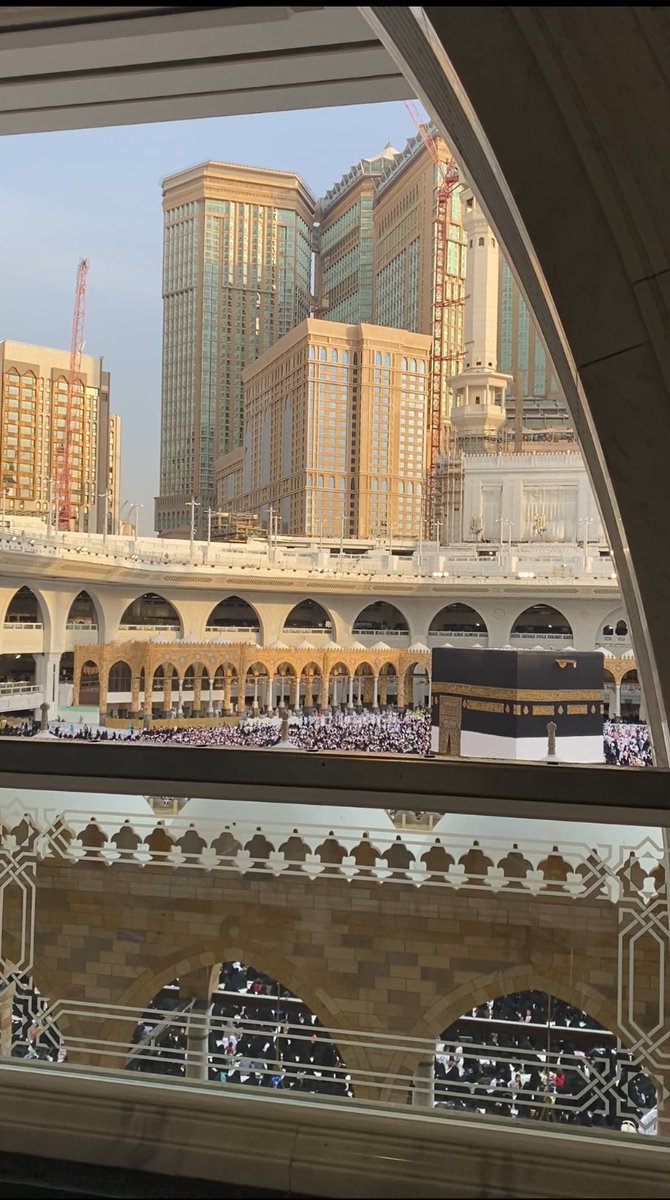 _zliii's tweet photo. لبّيكَ والقلبُ السجينُ بأضلُعي
يشتاقُ مكّةَ والمآذنَ والحرمْ"🫀✨ https://t.co/jFfEVP3eq6