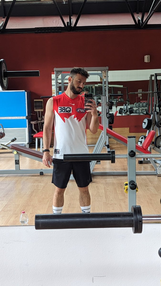 FontaAl's tweet photo. #domenica com'รจ la nuova canotta da football AU ๐ฆ๐บ? ๐ #sunday #fitclub https://t.co/W92rjPmf8k