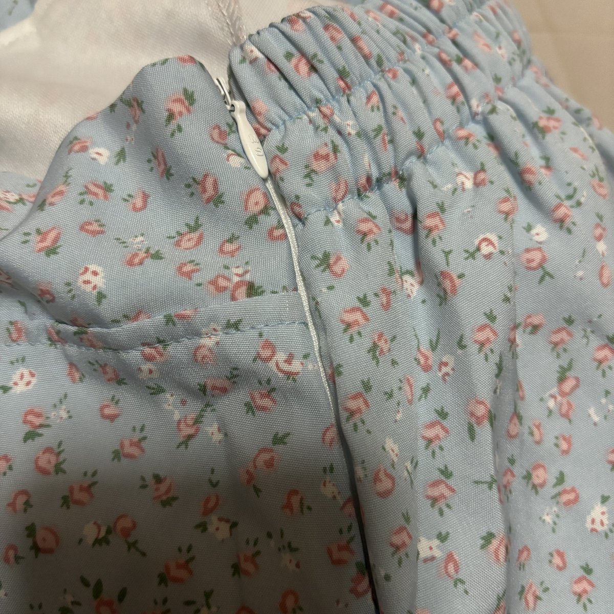 abcde482zha1's tweet photo. กระโปรงลายดอก 🌸มือ1 เอว24-30 สม็อคหลัง
🛍️ 90.-

#ส่งต่อเสื้อผ้า #ส่งต่อ #โล๊ะตู้ #กระโปรง https://t.co/6Y5sWzDyyI