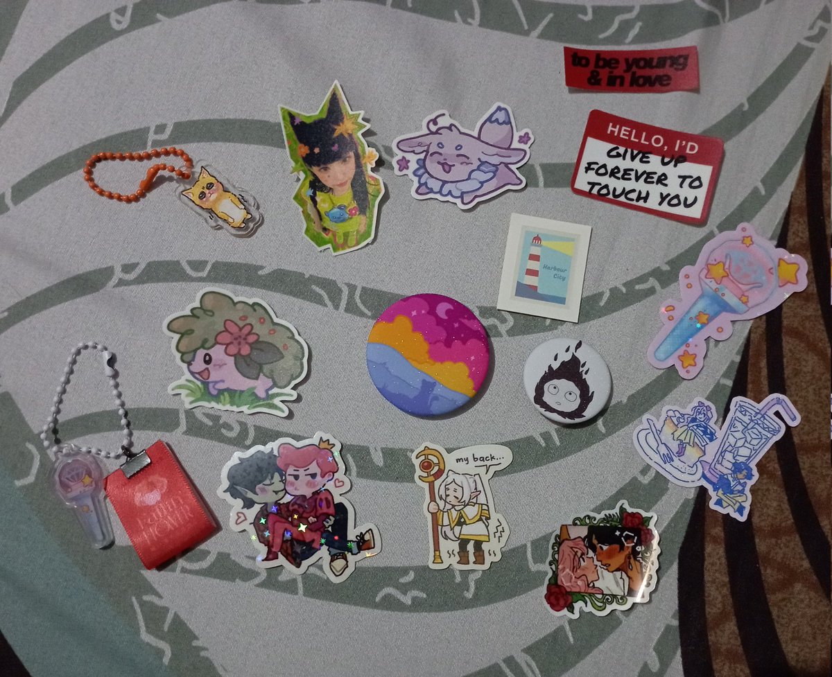 procxel_'s tweet photo. a very smol #komiketpride haul https://t.co/riBflc456I