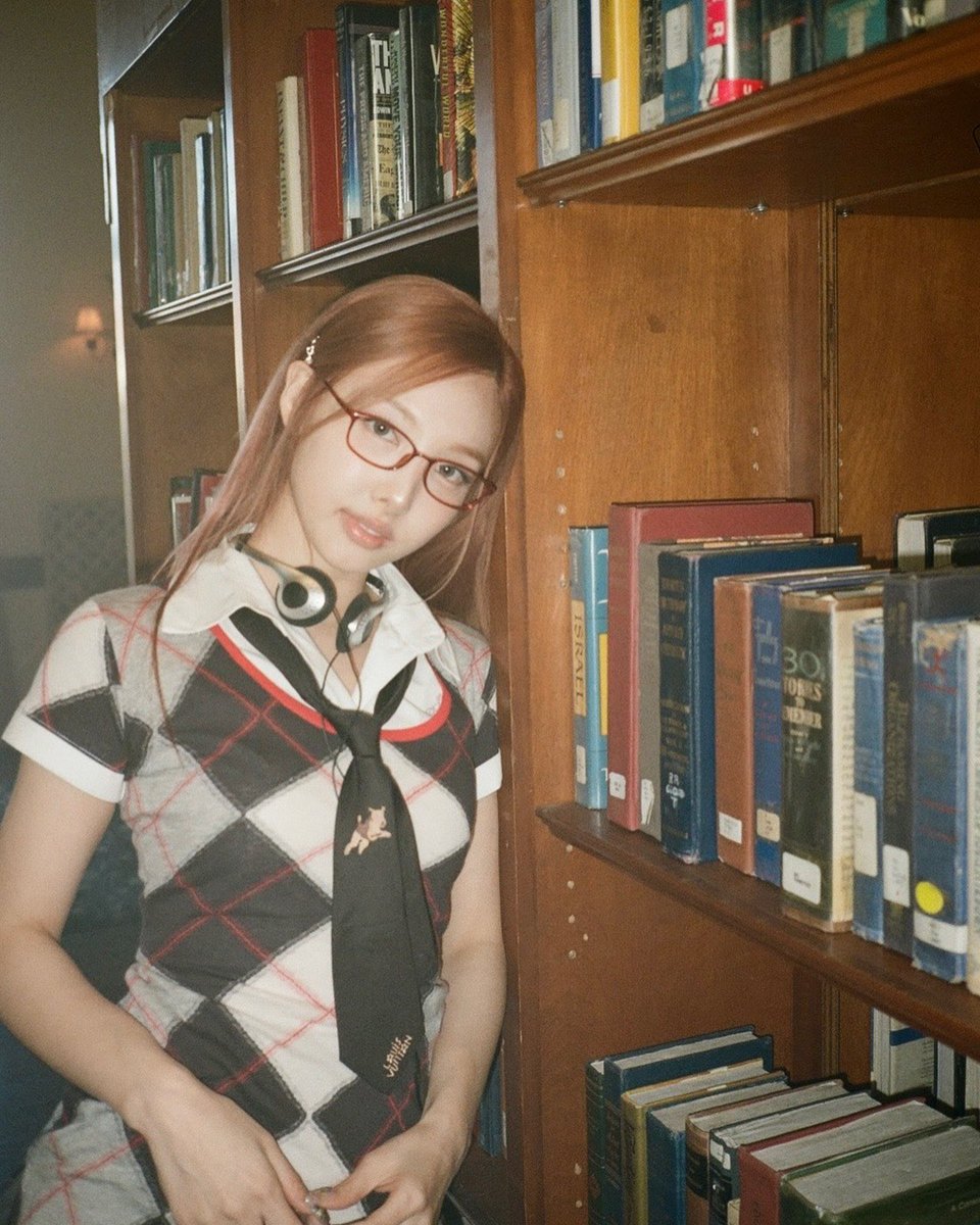 imnayeonarchive's tweet photo. 🤓 https://t.co/Nr2ZzVFaNL