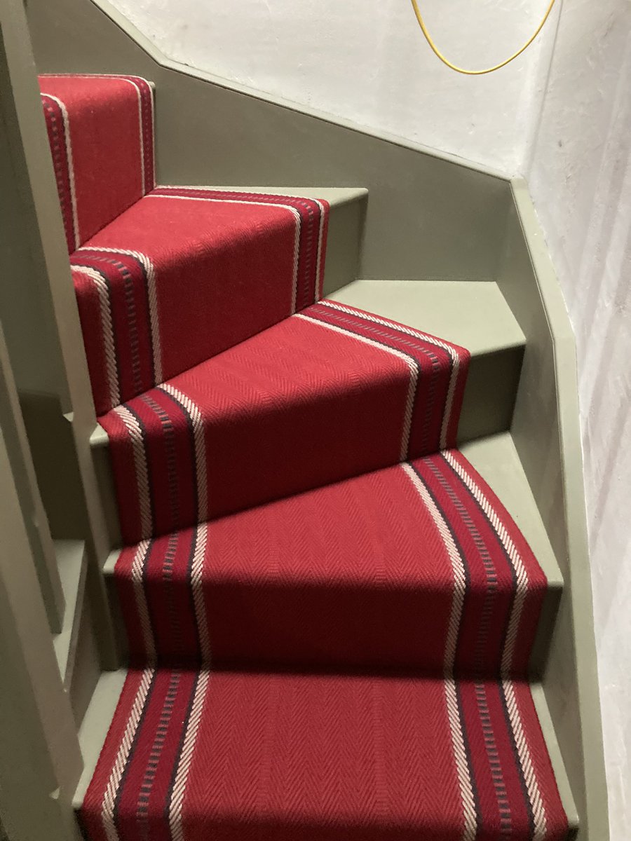 SDScarpets's tweet photo. What a stunning little staircase in this beautiful red colours. 
Ludlow Shropshire
@Roger_OatesUK https://t.co/XzoEYoYvNv