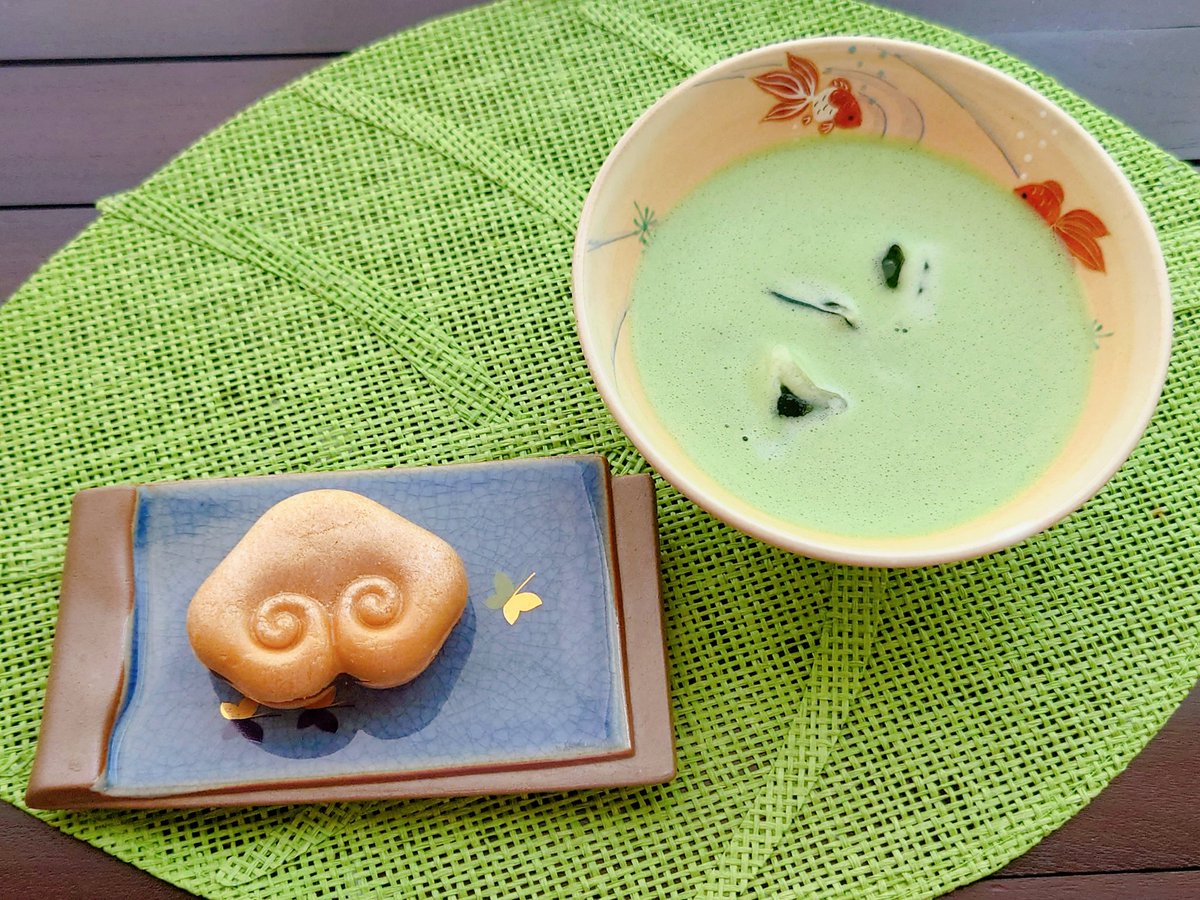 最中と冷抹茶🍃

今週はいっぱい頑張ったから、今日は家でゆっくりする日😌暑いので今年初の冷抹茶で🩷金魚の抹茶碗出しました✨✨

#和菓子の日
#木漏れ日のお茶会 #茶好連
#おうちカフェ #おうち抹茶