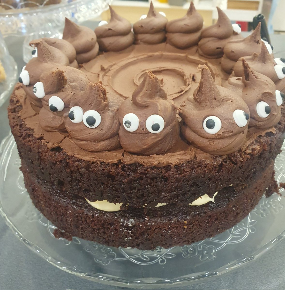FourteenLocks's tweet photo. 'Lav'ly Chocolate & Hazelnut Cake for you to enjoy today if you are coming to visit us on this Father's Day 😂
#fourteenlocks #mbact #nosdabakery #cakes #fathersday https://t.co/zPTD08WJ9y