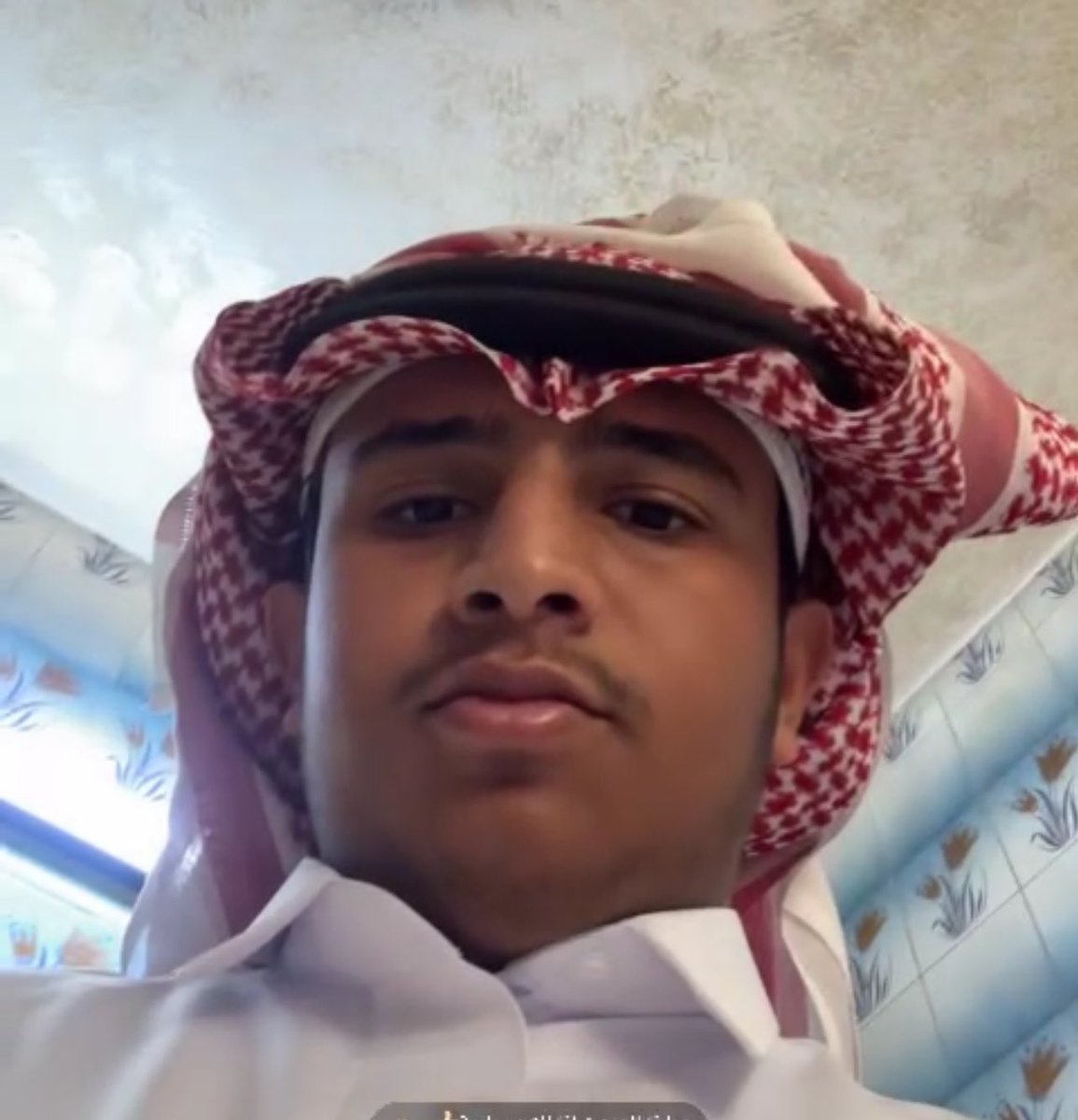 _6tyil's tweet photo. ها ذيبان؟
الملكة الشرعيه رينيرا؟
ولا المغتصب ايغون؟
اسودددد😉 ولا اخضررررر؟؟ https://t.co/jd1ZRKxuON