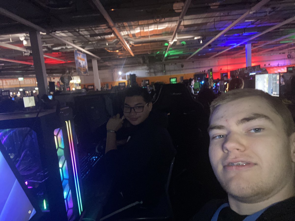 Deag1eCS's tweet photo. Då var det dags för slutspurten hos @DreamHack
Nu är det dags KÖTTA KÖTTA KÖTTA tills det är dags att packa
Jag och polarn sitter och grindar sönder
Vi får åka på fler Dreamhacks 🤘
#DreamHack #DreamHackSummer #DreamHackSummer24 #DHJönköping #DH24 https://t.co/KmWc3VaQcJ
